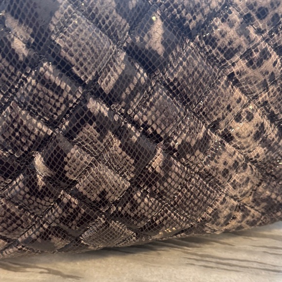 Kate Spade Elegant Snakeskin Patterned Handbag - Picture 6 of 6
